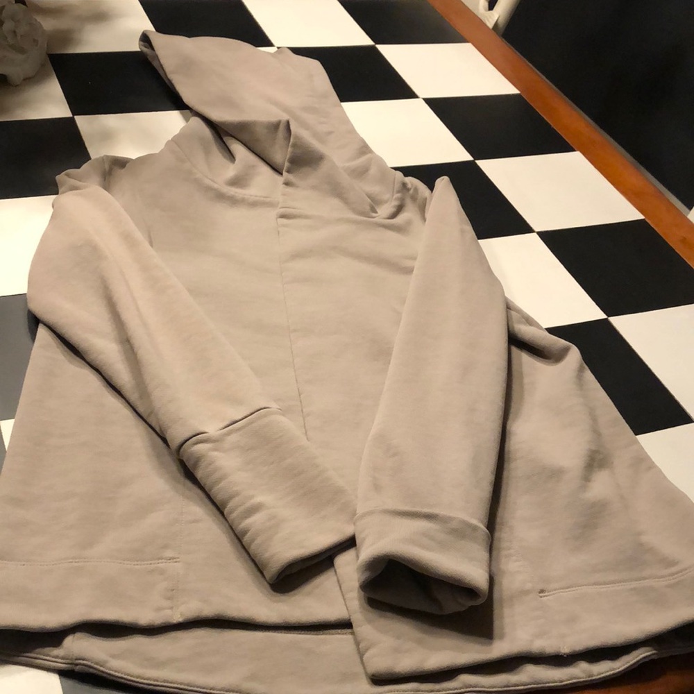 Sweatshirt cardigan,light tan size med.